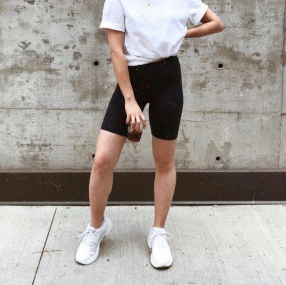 NWT Aritzia TNA Gray Equator 7" Shorts XXS Mid Rise 🌞